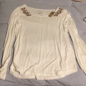 American Eagle embroidered top. Size Xl